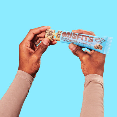 Misfits Pack of 42 x 45g White Choc Cookies and Cream