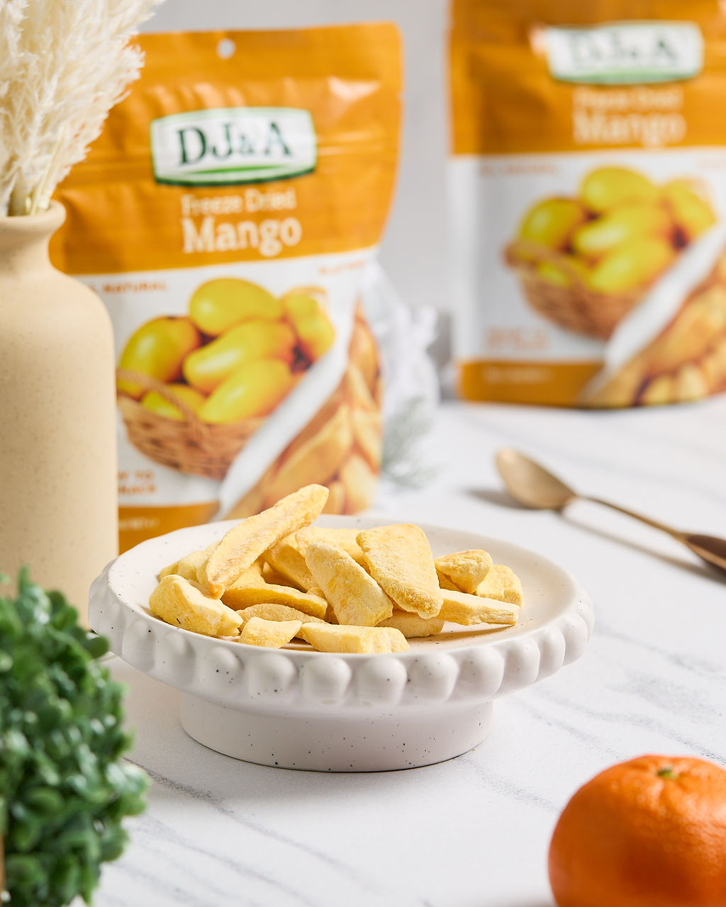 DJ & A Freeze Dried Mango 35g – Broadway Candy