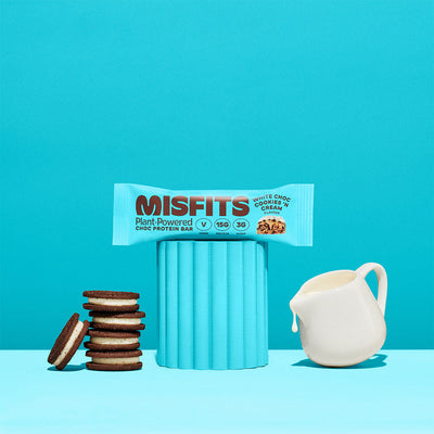 Misfits Pack of 42 x 45g White Choc Cookies and Cream